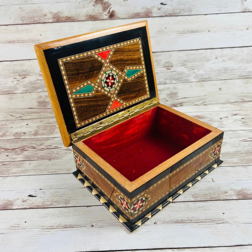 Moroccan wooden jewelry box mother of pear inlay - Middle Eastern mosaic